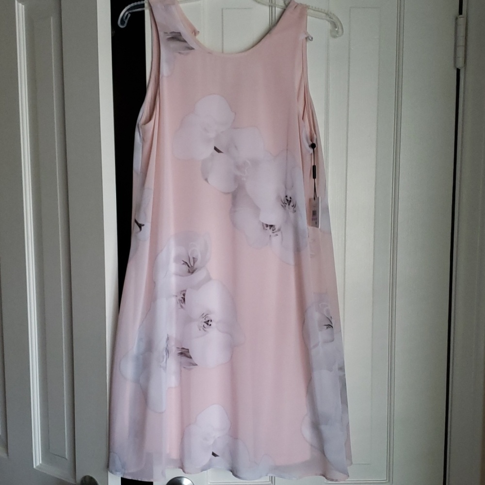 NWT Beautiful Floral Calvin Klein Dress, size 6